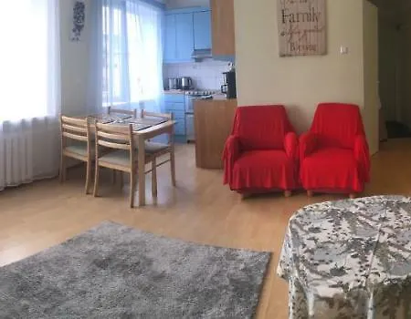 Downtown Apartement, Garnisoni 14-19 קורסארה