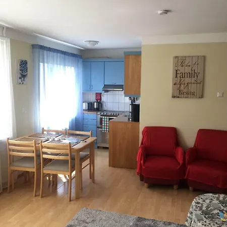 דירה Downtown Apartement, Garnisoni 14-19 קורסארה